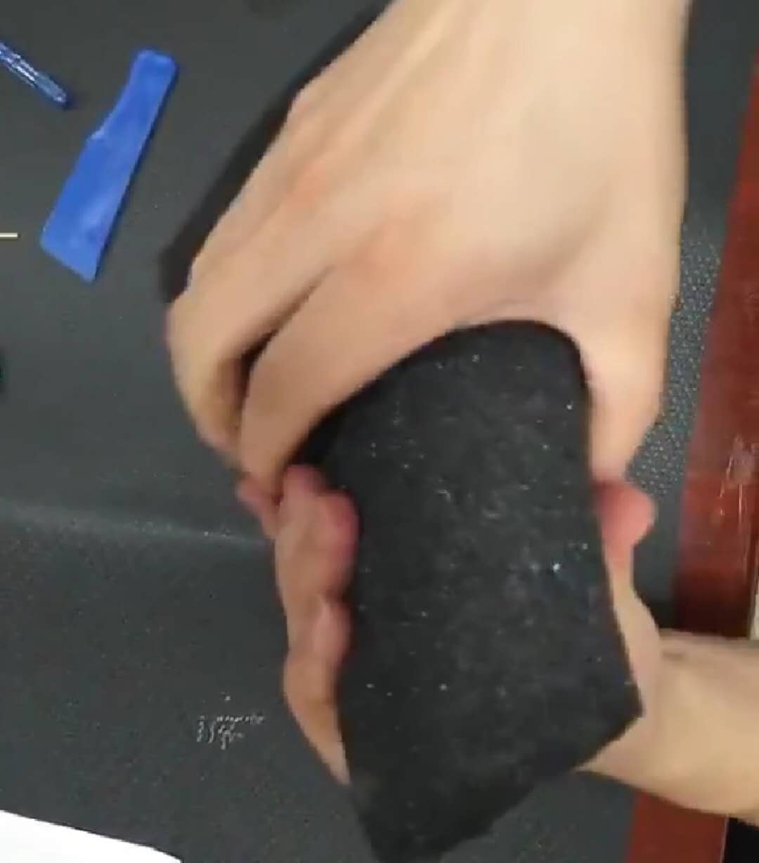 聚力公司膠粘劑家族又添新成員—聚厲牌橡膠粘金剛砂專用膠水正式上市！