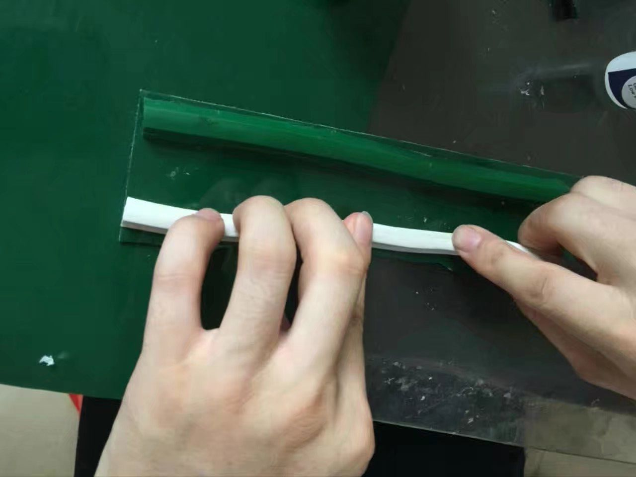 粘PVC膠水案例，聚力PVC瞬間膠為您解決發(fā)硬難題
