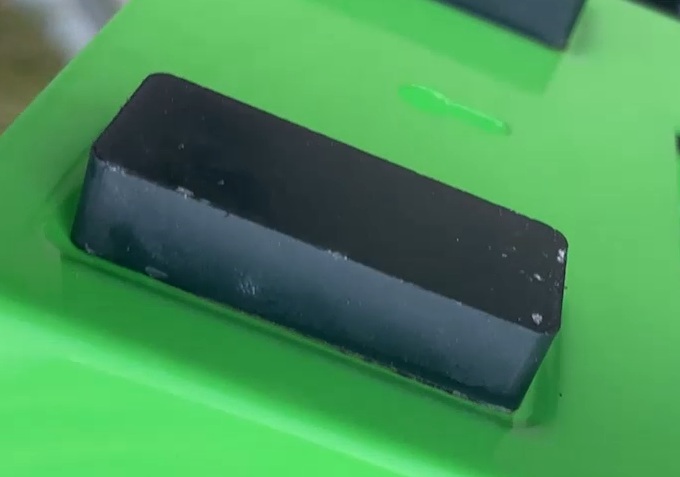 塑料與鐵用什么膠粘?聚力改性丙烯酸ab膠能粘大部分塑料和鐵！