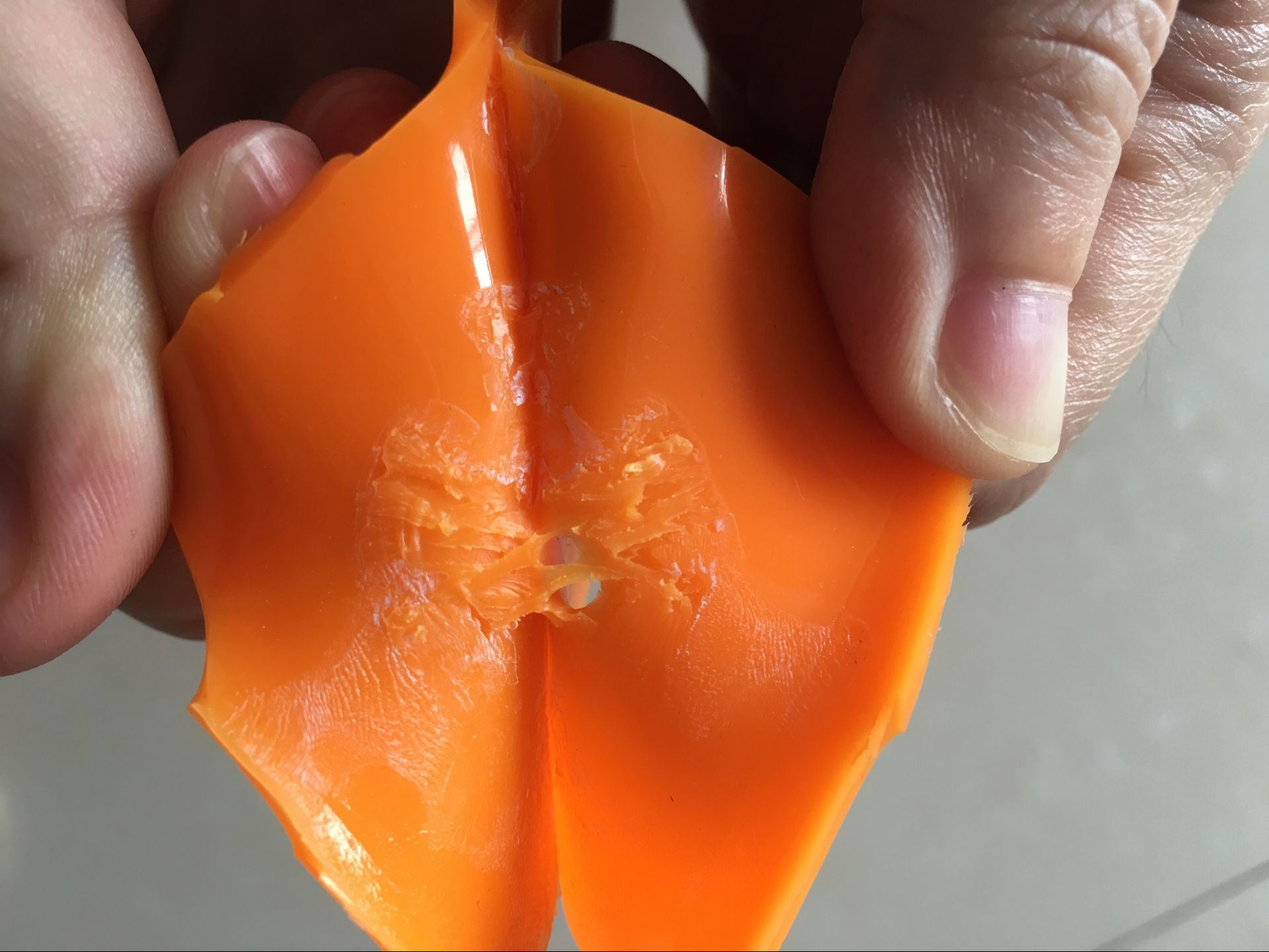 聚力牌瞬間膠水，橡膠粘橡膠可達(dá)到扯斷橡膠不脫膠的效果！