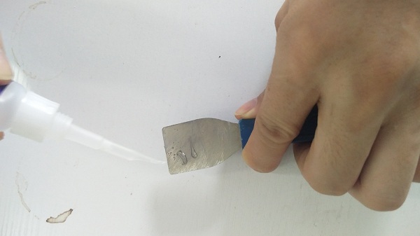 用金屬專用瞬間膠粘鐵件強度高還不發(fā)白！-聚力膠粘