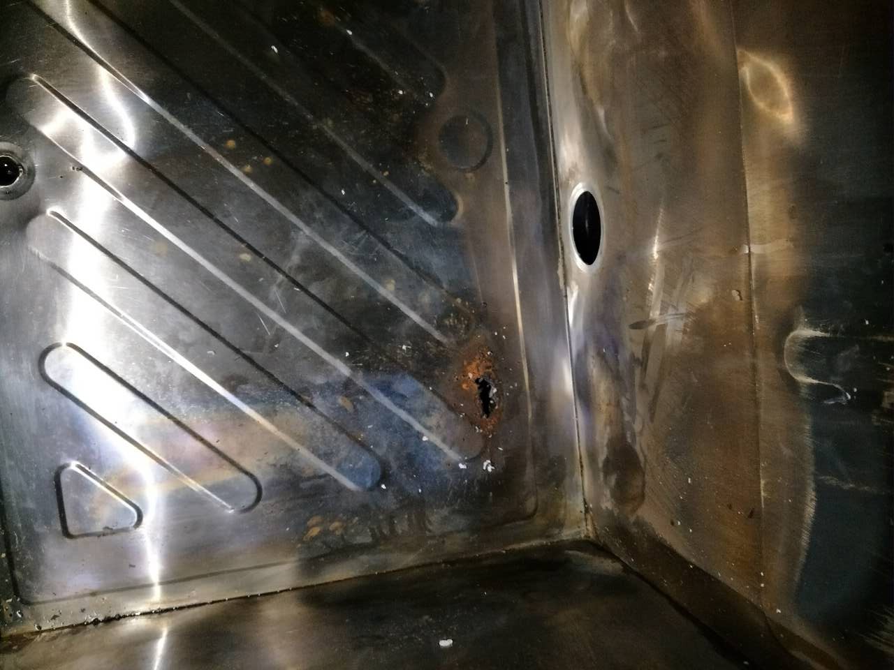 不銹鋼修補(bǔ)膠，安全高效完成不銹鋼熱水箱穿孔修補(bǔ)！