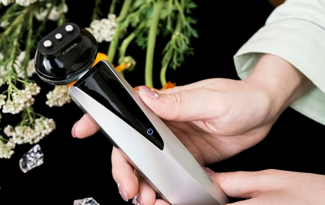 眼部按摩儀粘接用什么膠水呢?聚厲牌金屬粘ABS膠水環(huán)保耐老化