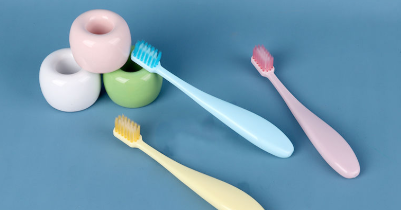 聚力PC快干膠環(huán)保耐老化,兒童牙刷粘接的首選膠水