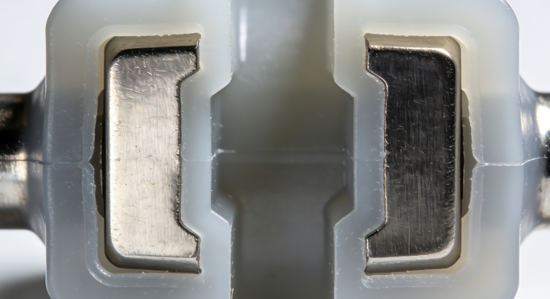 聚厲注塑金屬膠水:精準破解多材質(zhì)粘接難題? 聚厲注塑金屬膠水:精準破解多材質(zhì)粘接難題?